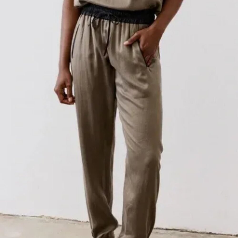 NWT, Ruti Silk Jogger Pants